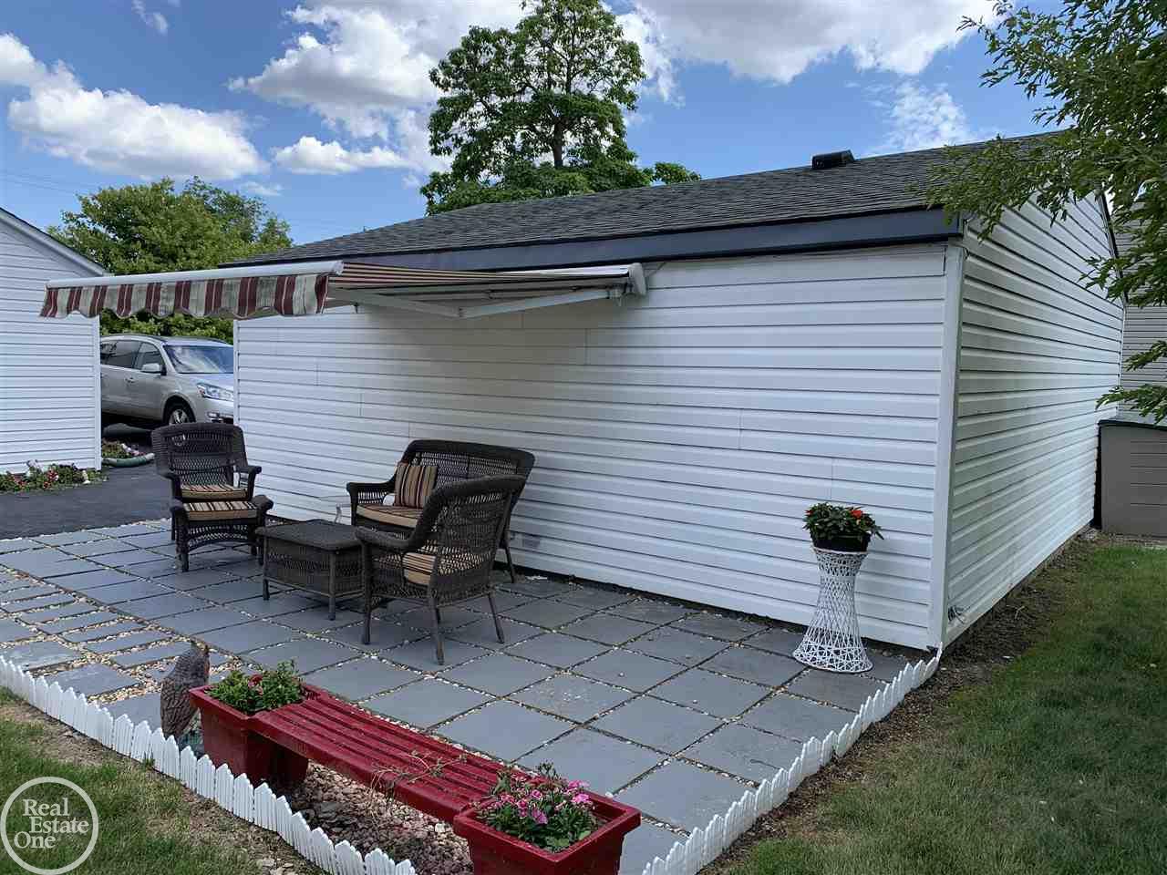 1881 Milverton Road Troy, MI 48083 - Photo 8 of 22 BEAUTIFUL COVERED PATIO
