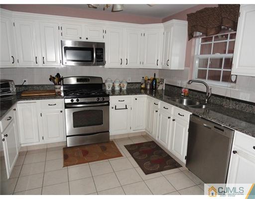 11 Alexis Lane Edison, NJ 08820 - Photo 5 of 6