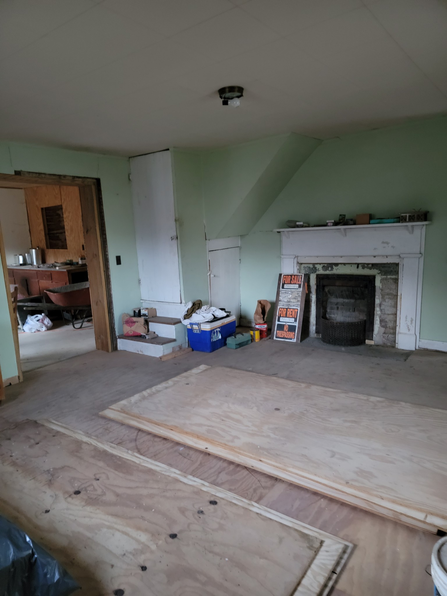 135 Lock 7 Lane Carthage, TN 37030 - Photo 13 of 19 a living room with furniture and a fireplace
