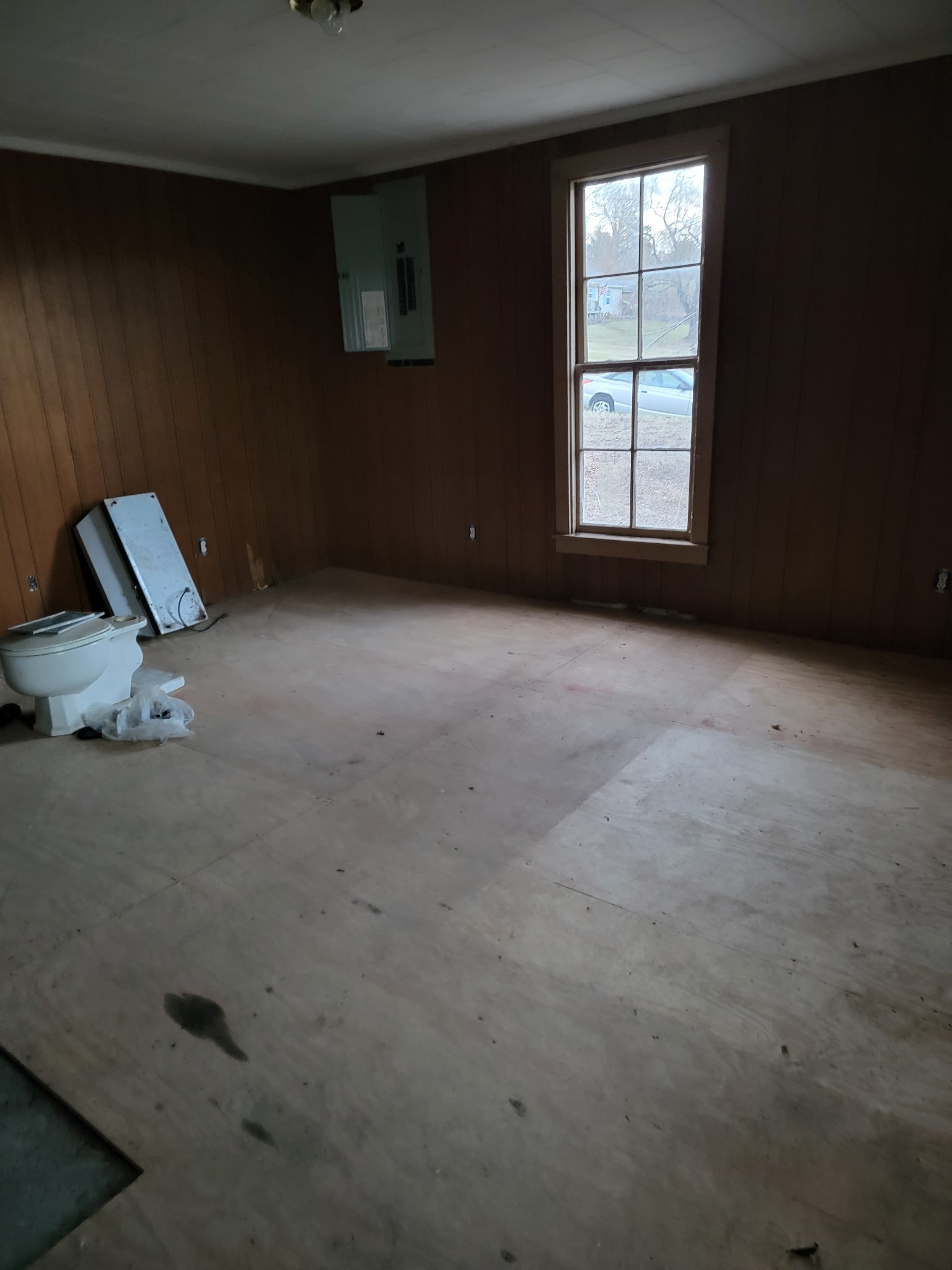 135 Lock 7 Lane Carthage, TN 37030 - Photo 10 of 19 an empty room with windows