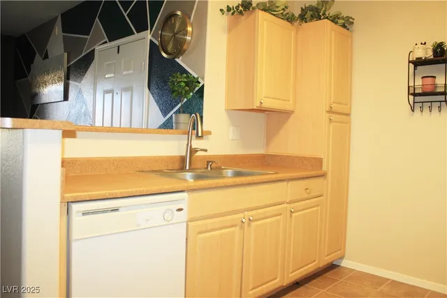 $215,000 | 8250 North Grand Canyon Drive, Unit 2110, Las Vegas, NV 89166