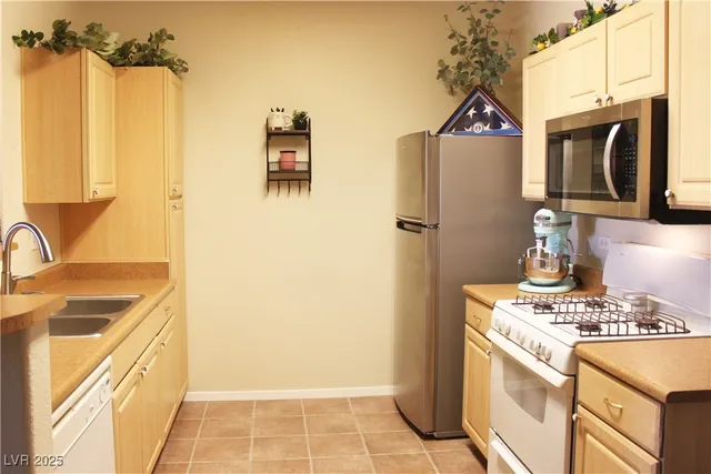 $215,000 | 8250 North Grand Canyon Drive, Unit 2110, Las Vegas, NV 89166