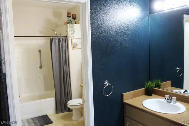 $215,000 | 8250 North Grand Canyon Drive, Unit 2110, Las Vegas, NV 89166