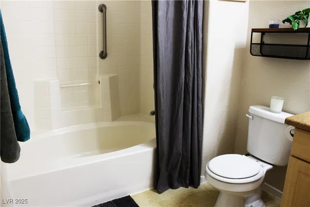 $215,000 | 8250 North Grand Canyon Drive, Unit 2110, Las Vegas, NV 89166