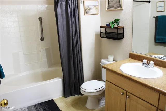 $215,000 | 8250 North Grand Canyon Drive, Unit 2110, Las Vegas, NV 89166