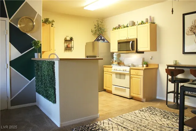 $215,000 | 8250 North Grand Canyon Drive, Unit 2110, Las Vegas, NV 89166