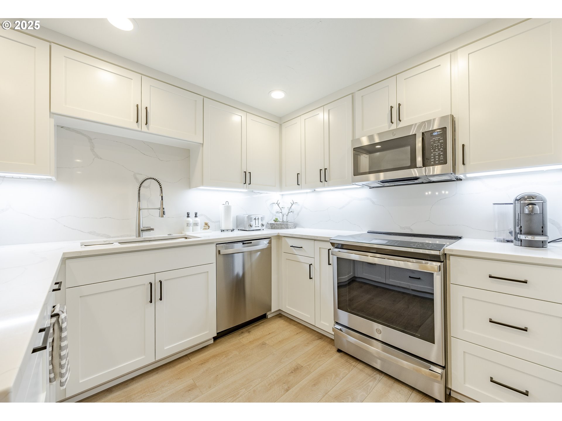 650 Harlow Road, Unit 209 Springfield, OR 97477 - Photo 16 of 36