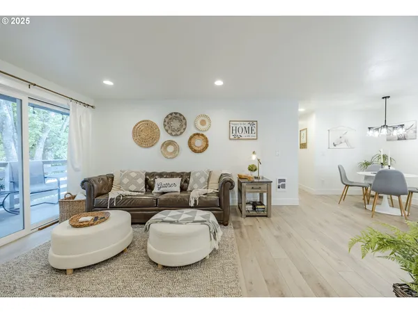 $299,900 | 650 Harlow Road, Unit 209, Springfield, OR 97477