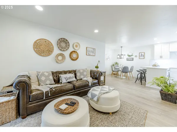 $299,900 | 650 Harlow Road, Unit 209, Springfield, OR 97477