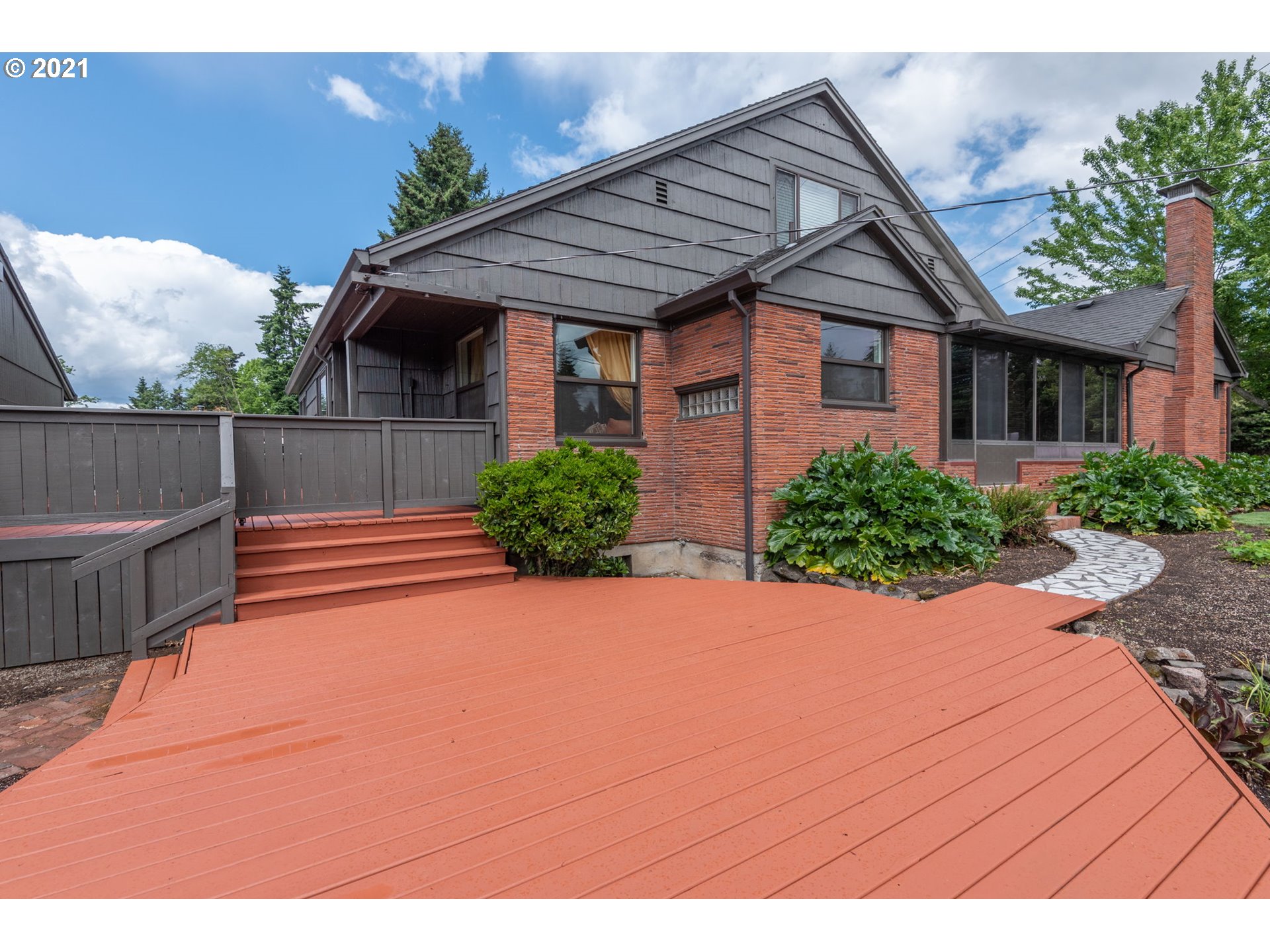 20385 Southwest Boones Ferry Road Tualatin, OR 97062 - Photo 3 of 32 Gallery Image 3