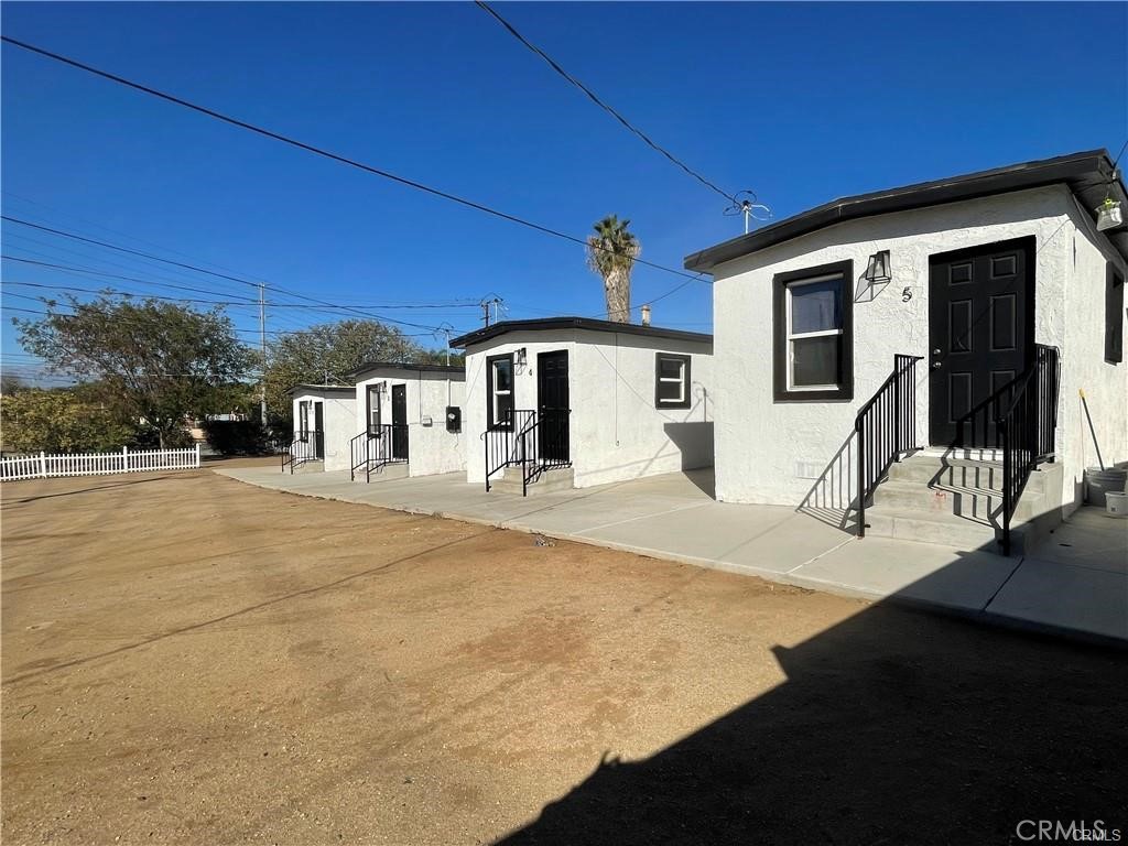 10098 Campbell Avenue, Unit 4 Riverside, CA 92503 - Photo 1 of 17