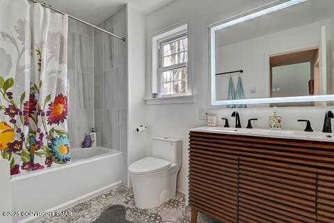 7 Wintergreen Trail Albrightsville, PA 18210 - Photo 8 of 17 2 floor bathroom