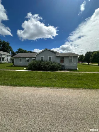 $32,000 | 202 North Madison Street, Washburn, IL 61570