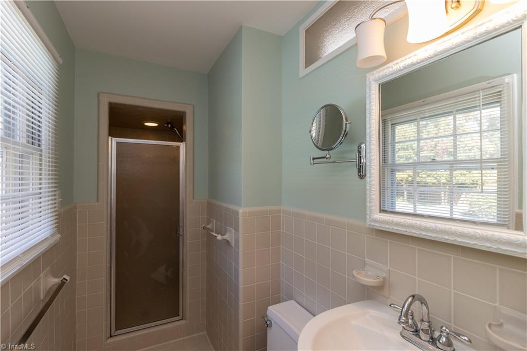 995 Nottingham Road High Point, NC 27262 - Photo 11 of 28 Gallery Image 11