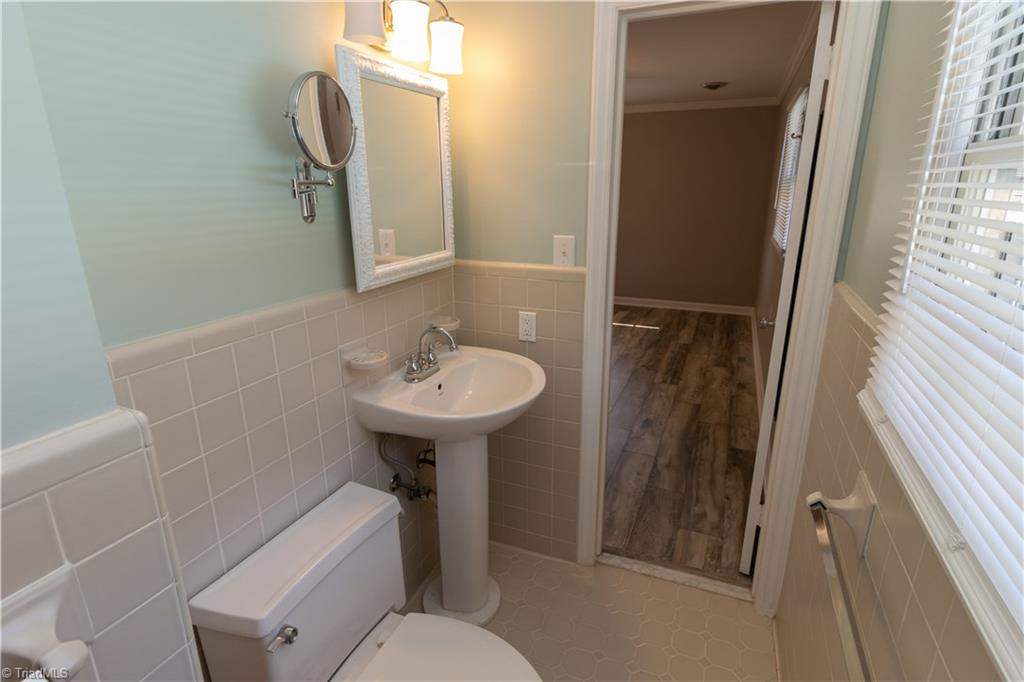 995 Nottingham Road High Point, NC 27262 - Photo 12 of 28 Gallery Image 12