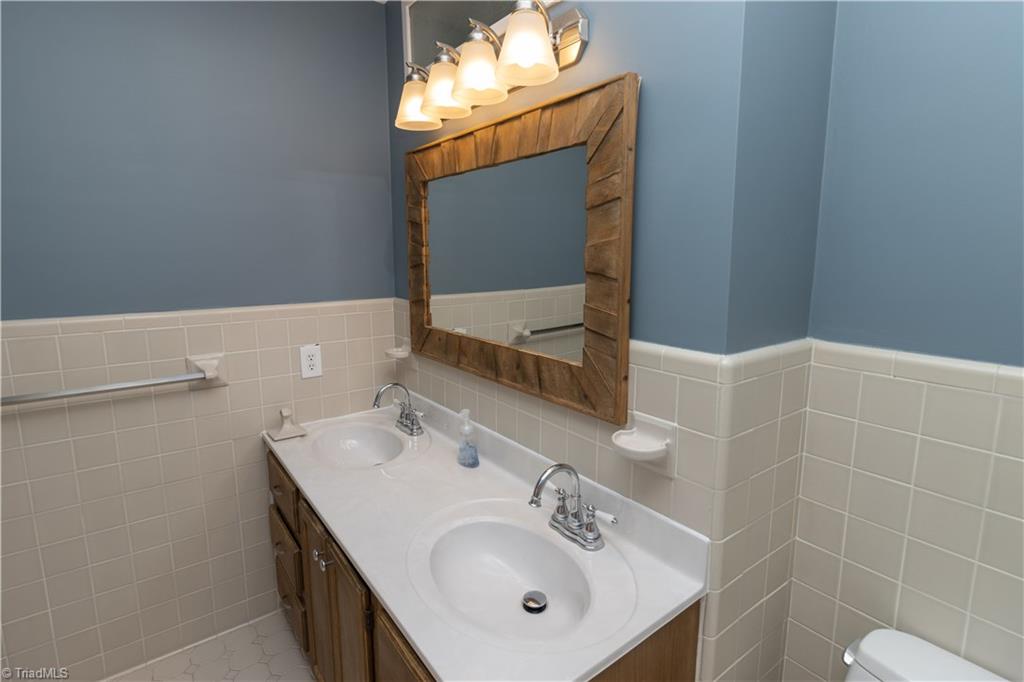 995 Nottingham Road High Point, NC 27262 - Photo 16 of 28 Gallery Image 16