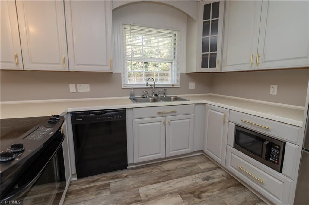 995 Nottingham Road High Point, NC 27262 - Photo 5 of 28 Gallery Image 5