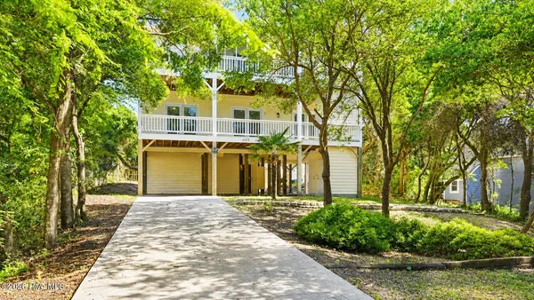 $950,000 | 1103 Timber Trail, Emerald Isle, NC 28594
