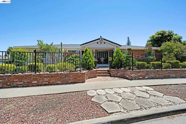 $968,000 | 1742 Mendocino Drive, Concord, CA 94521