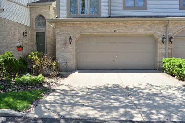 $449,999 | 122 Schiller Place, Itasca, IL 60143