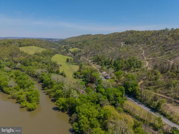 $1,000,000 | 3127 Highway 147, Dalmatia, PA 17017