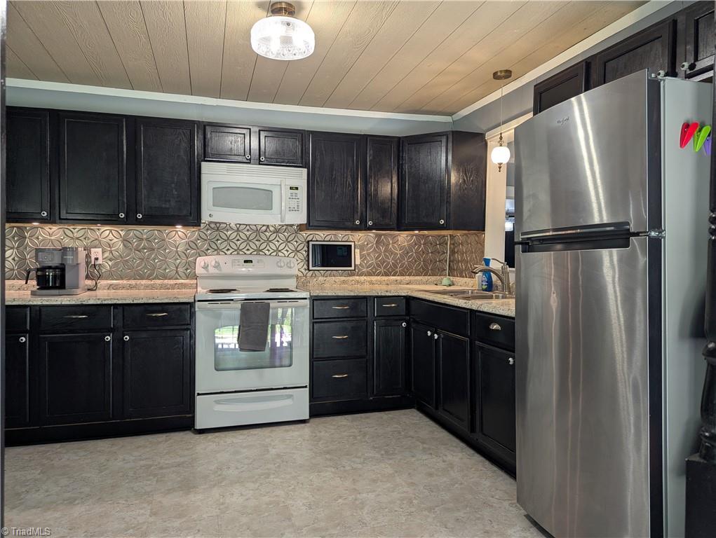 4221 Eck Road Jonesville, NC 28642 - Photo 7 of 31