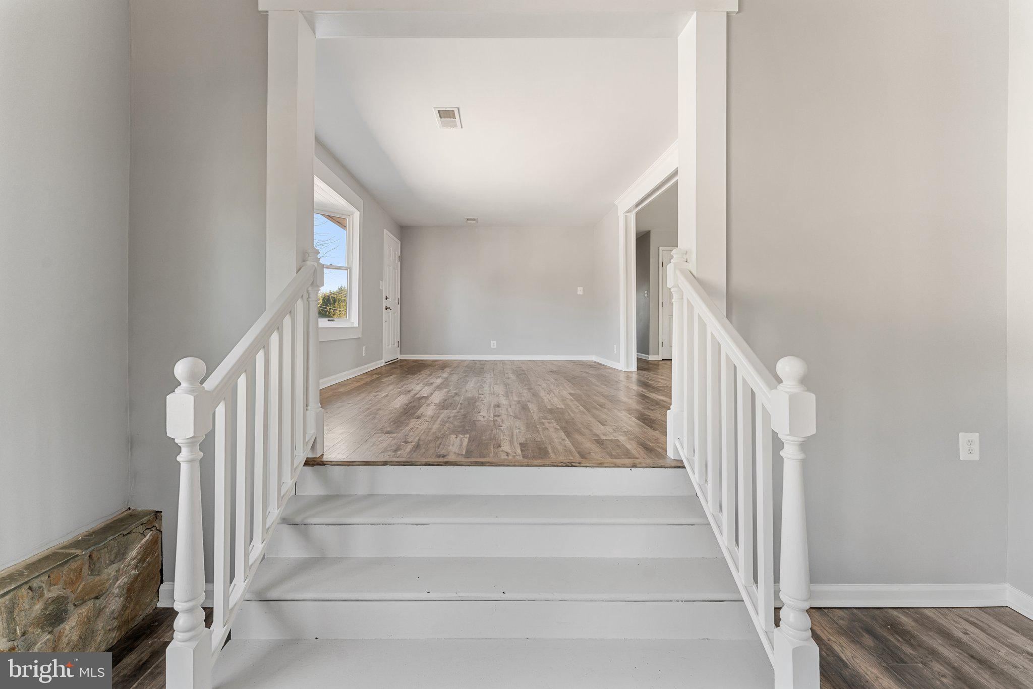 15307 Thoroughfare Road Gainesville, VA 20155 - Photo 29 of 38 a view of entryway