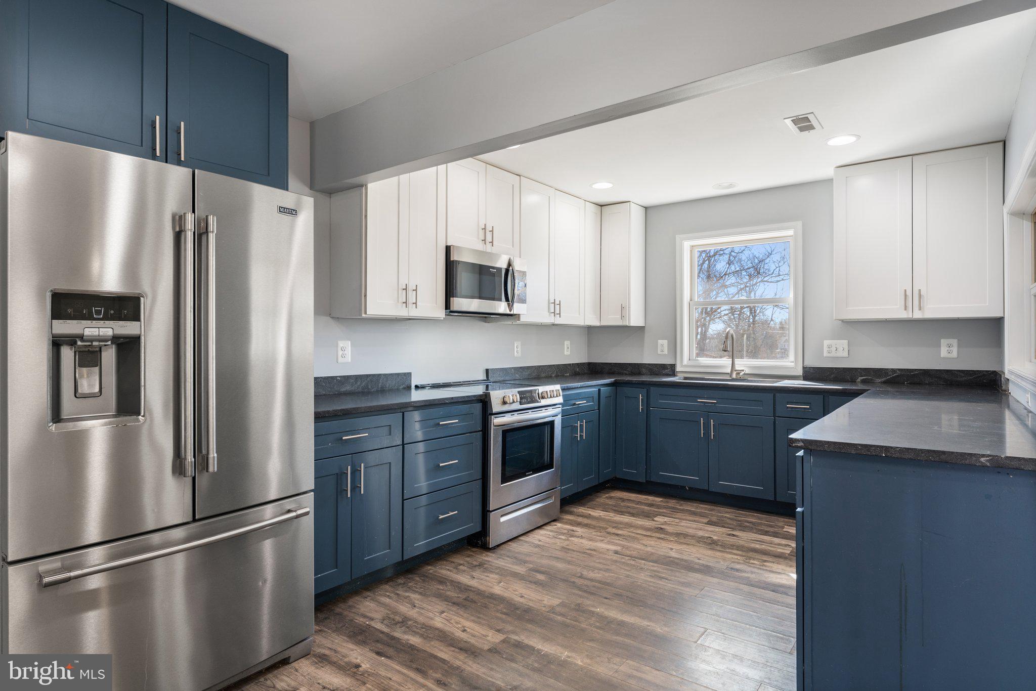 15307 Thoroughfare Road Gainesville, VA 20155 - Photo 7 of 38 a kitchen with stainless steel appliances granite countertop a refrigerator sink and microwave