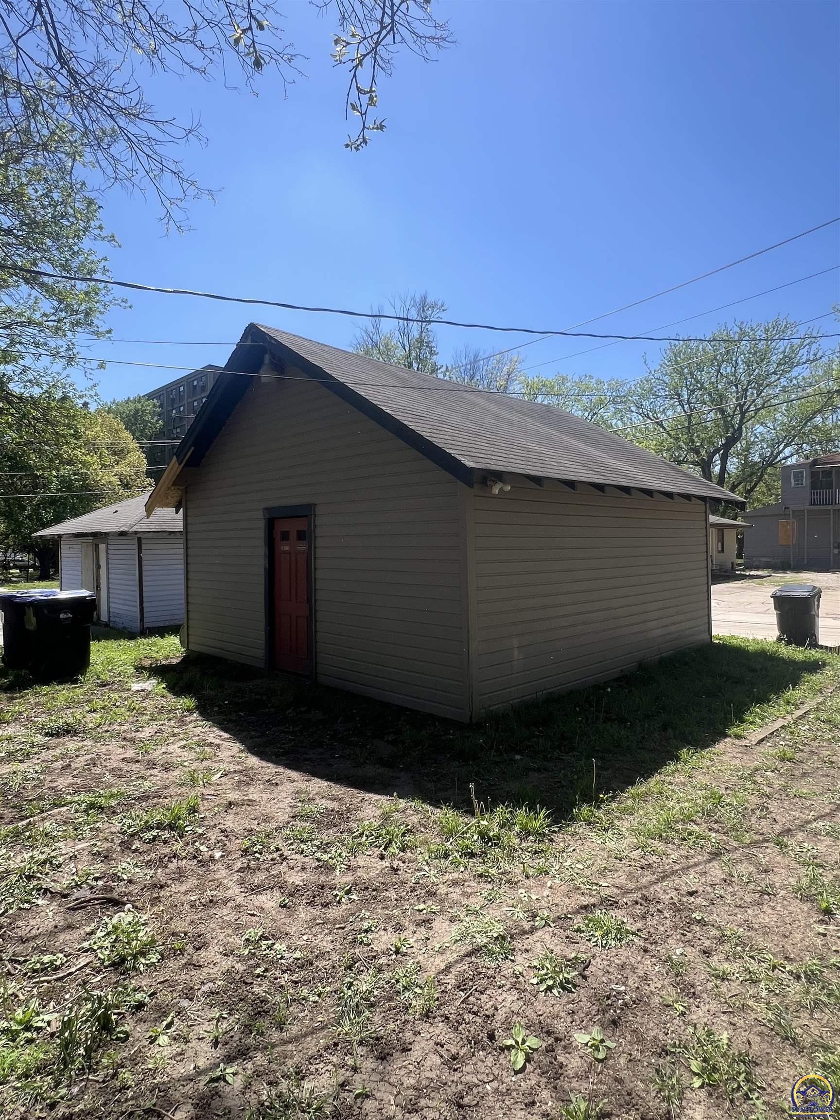 1273 Southwest Tyler Street Topeka, KS 66612 - Photo 2 of 20