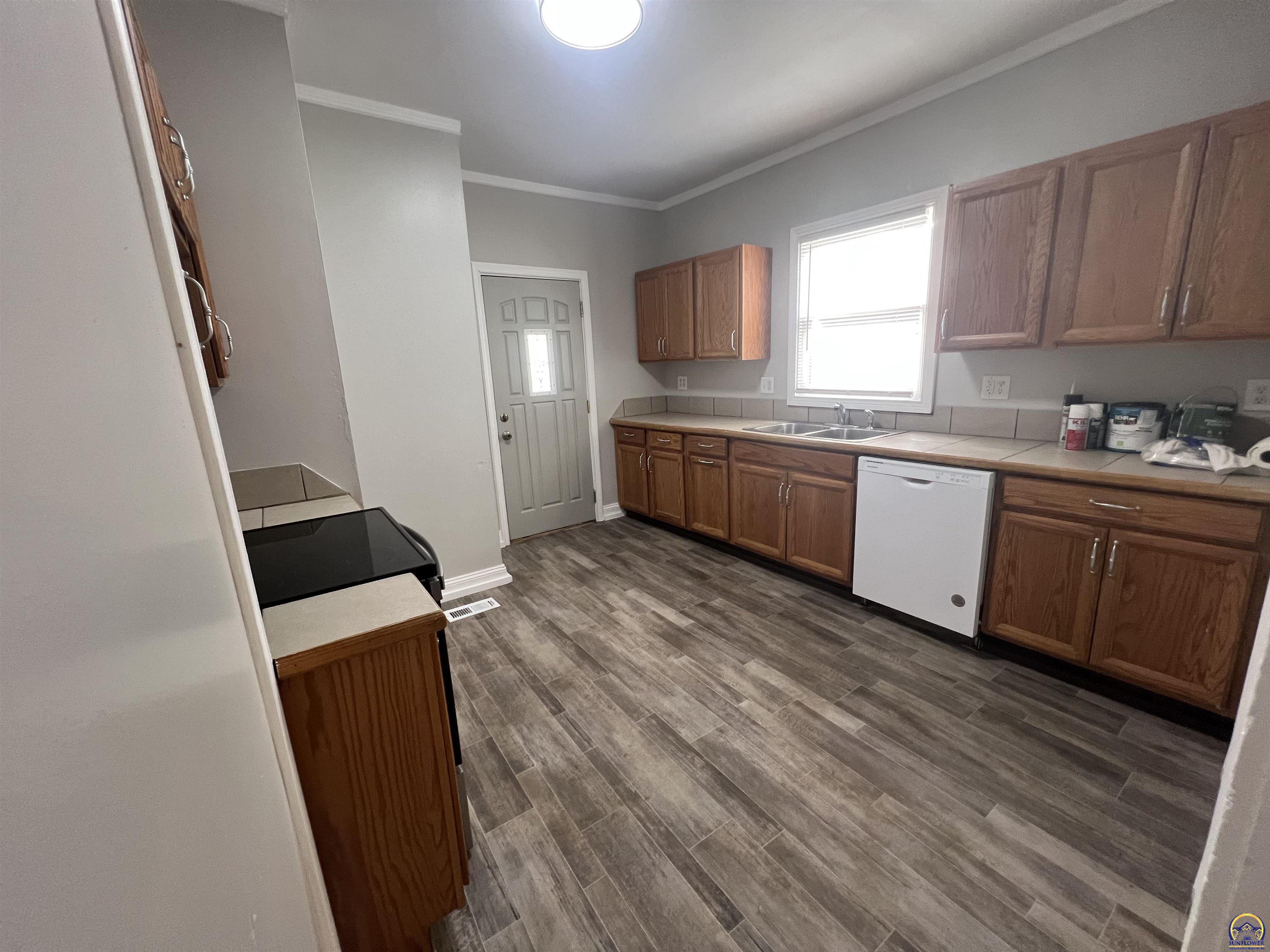 1273 Southwest Tyler Street Topeka, KS 66612 - Photo 8 of 20