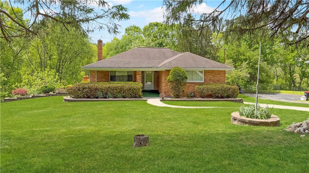 39 Greenview Drive McKees Rocks, PA 15136 - Photo 2 of 33