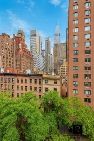 $595,000 | 30 East 37th Street, Unit 8G | Murray Hill