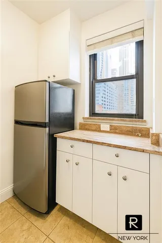 $595,000 | 30 East 37th Street, Unit 8G | Murray Hill