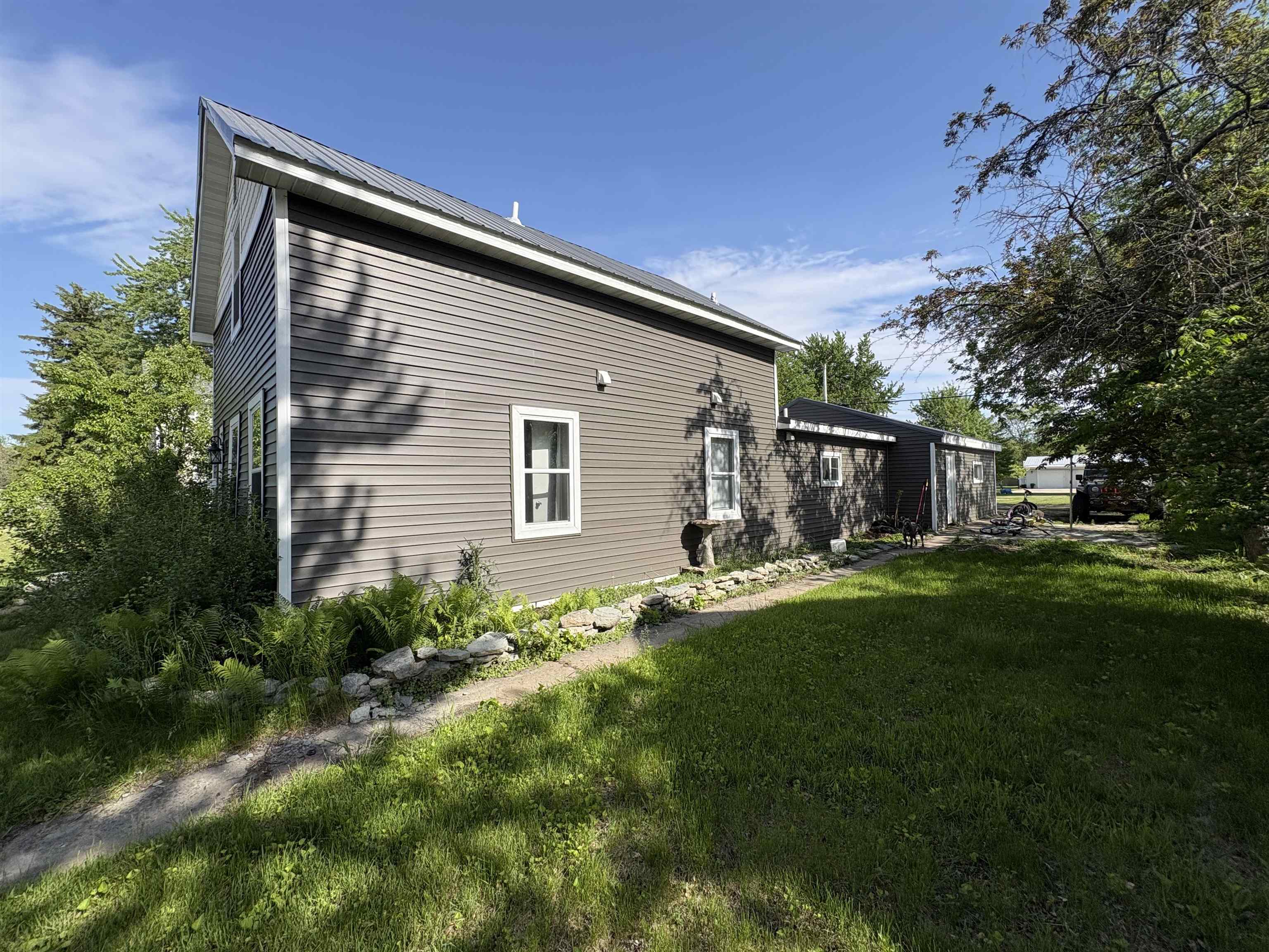 306 2nd Street Oconto, WI 54153 - Photo 8 of 42