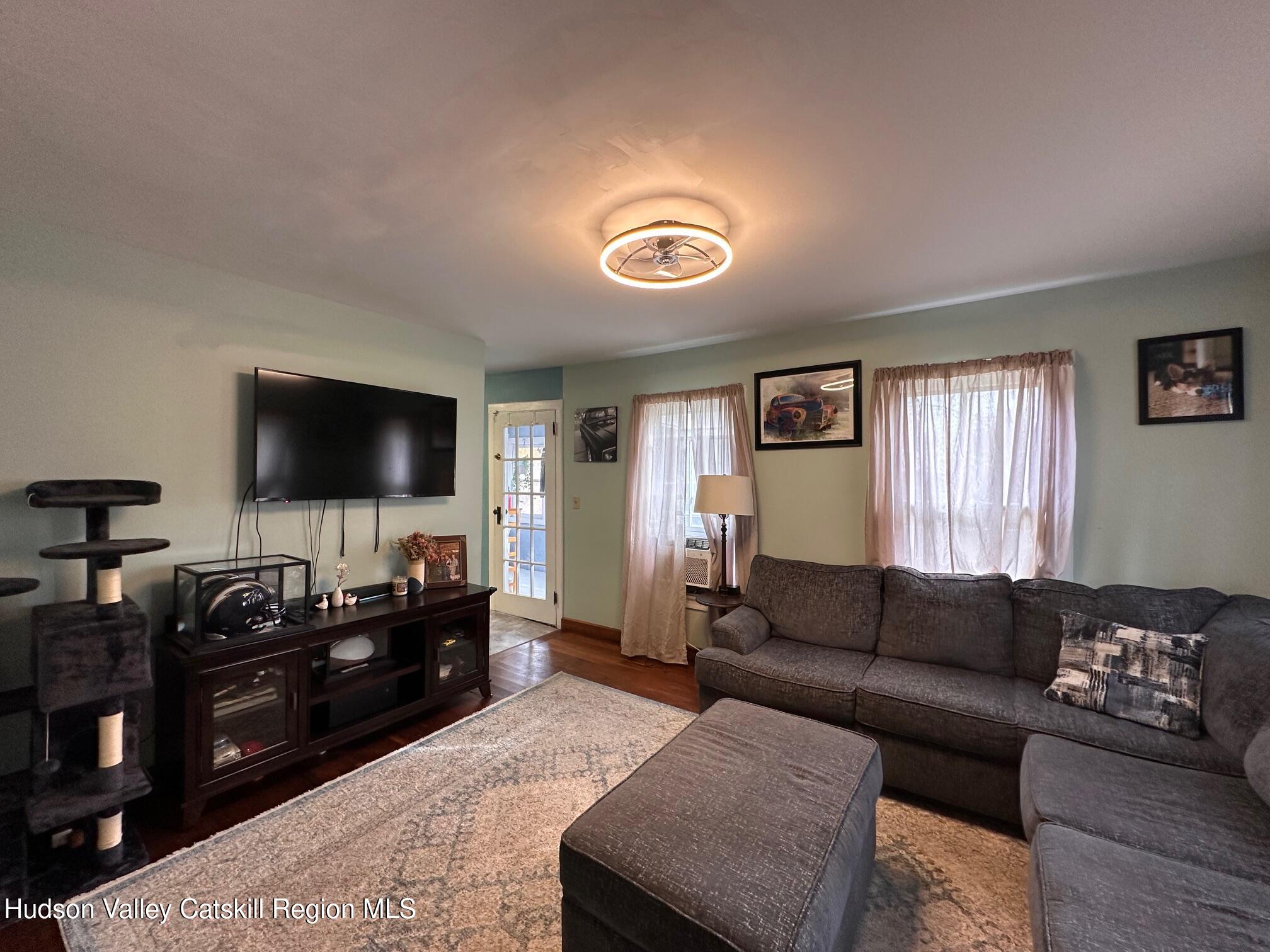 3777 Rte 9W Saugerties, NY 12477 - Photo 7 of 24 9w living room