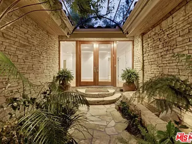 a view of fountain in the front of a house
