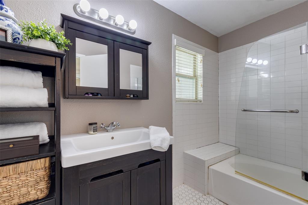 7328 Rockhurst Drive Dallas, TX 75214 - Photo 16 of 22 a bathroom with a sink a toilet and bathtub
