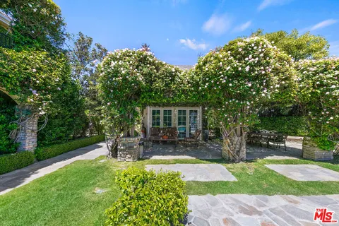 a view of outdoor space