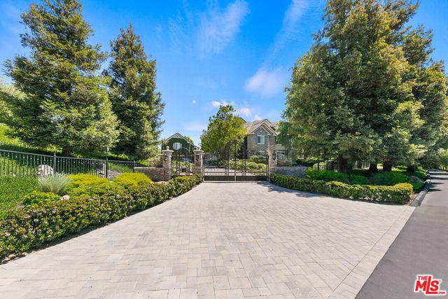 a view of an outdoor space and yard