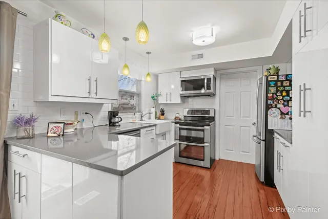 $395,000 | 1801 Epping Place, Schaumburg, IL 60193