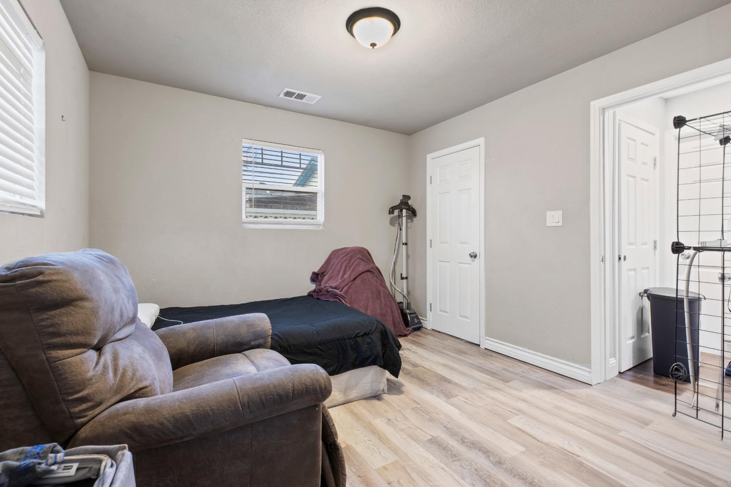 1813 Poppy Lane Ceres, CA 95307 - Photo 18 of 27 a living room with furniture