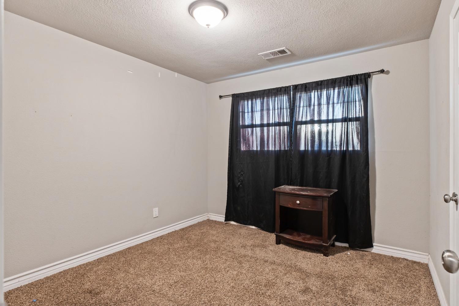 1813 Poppy Lane Ceres, CA 95307 - Photo 6 of 27 an empty room with a window