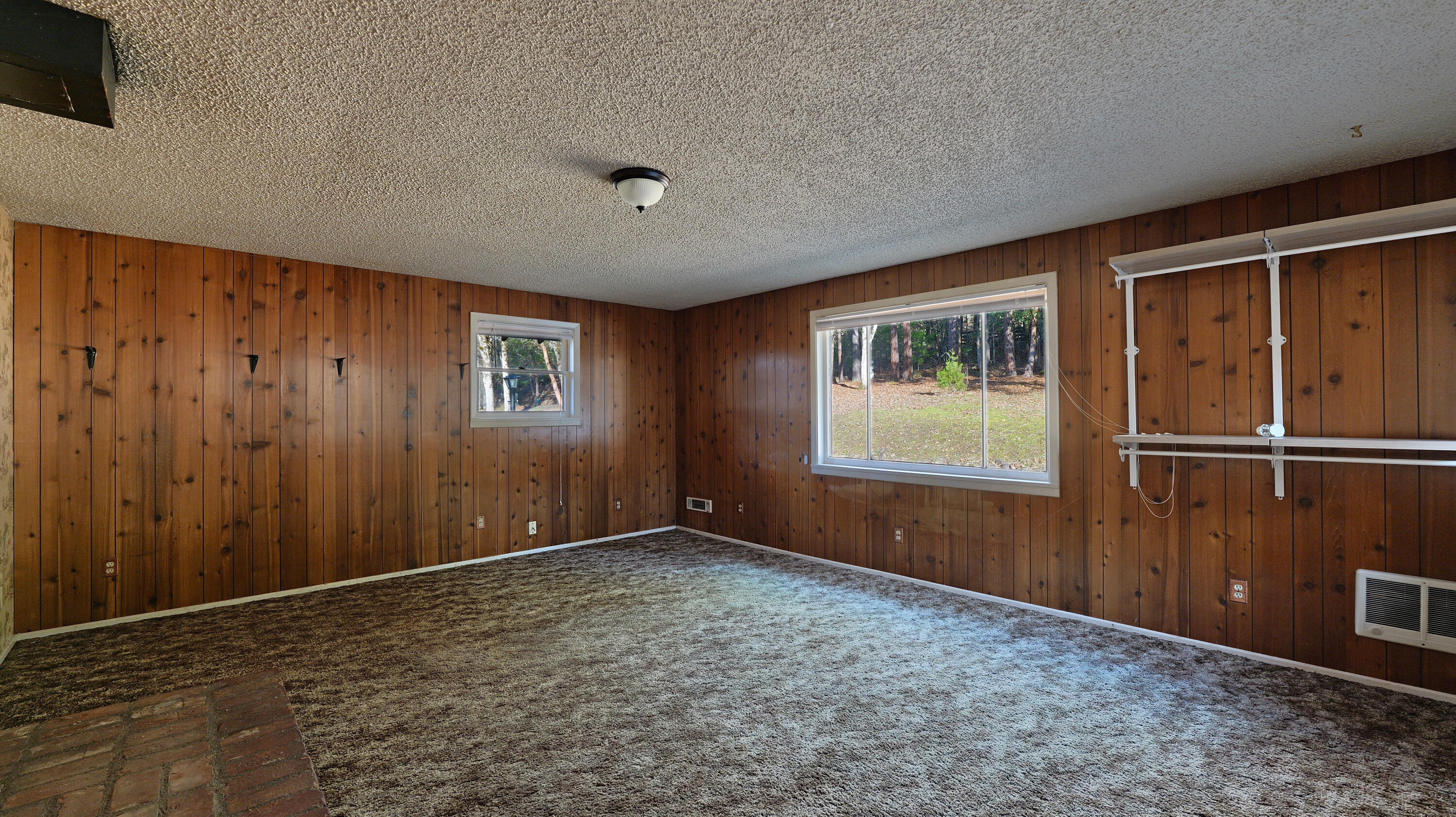 801 Old Ferry Road Shady Cove, OR 97539 - Photo 15 of 24 Family Room