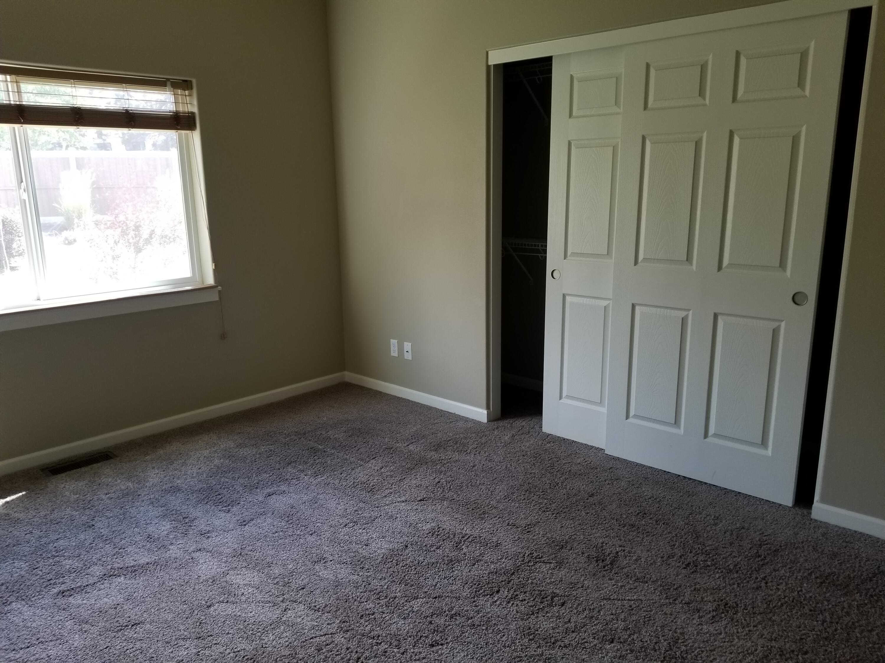 682 Southeast Reed Market Road Bend, OR 97702 - Photo 10 of 16 682 SE Reed Market 9a