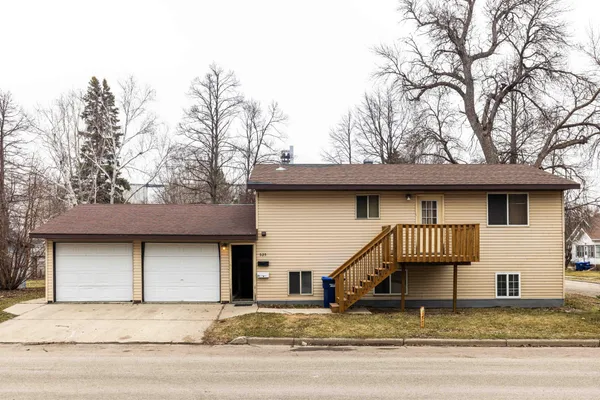 $200,000 | 525 Bluff Street, Enderlin, ND 58027
