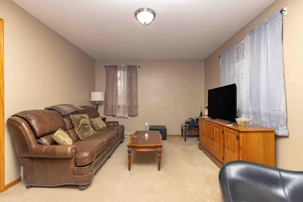 $200,000 | 525 Bluff Street, Enderlin, ND 58027