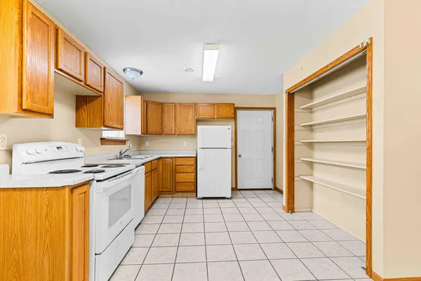 $200,000 | 525 Bluff Street, Enderlin, ND 58027