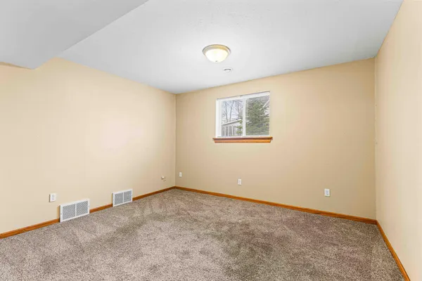 $200,000 | 525 Bluff Street, Enderlin, ND 58027