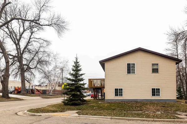 $200,000 | 525 Bluff Street, Enderlin, ND 58027