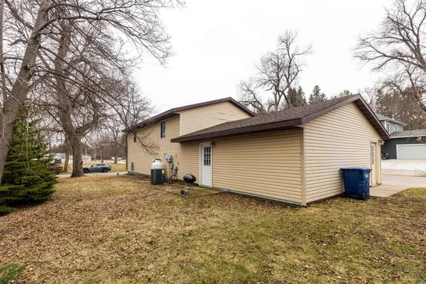 $200,000 | 525 Bluff Street, Enderlin, ND 58027